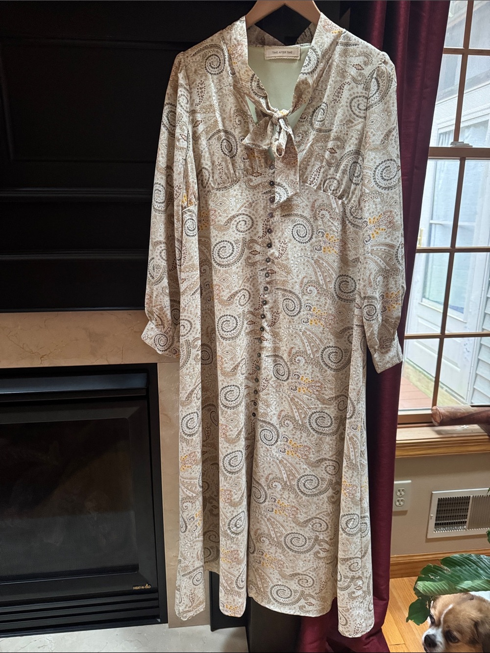 TIME AFTER TIME Boutique brand  Tie-Neck Paisley Maxi  Dress sz M